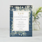 String Lights Blue Wood Monogram Couples Dusche Einladung (Stehend Vorderseite)