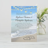 String Lights Hearts in the Sand Beach Wedding Einladung (Stehend Vorderseite)