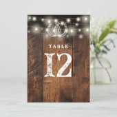 String Lights Horseshoes Barn Wood Table Number Einladung (Stehend Vorderseite)