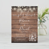 String Lights Mason Jars Script Couples Dusche Einladung (Stehend Vorderseite)