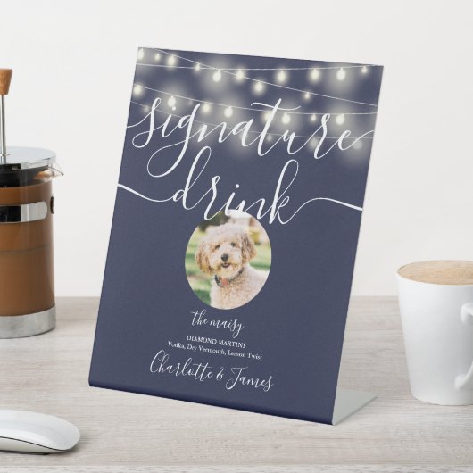 String Lights Navy Blue Pet Signature Drink Sockelschild (In SItu)