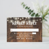 String Lights Rustic Barn Wood Western Wedding RSVP Karte (Stehend Vorderseite)