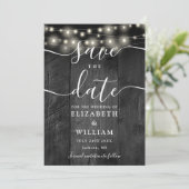 String Lights Rustic Black Wood Foto Wedding Save The Date (Stehend Vorderseite)