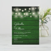 String Lights Rustic Green Wood Wedding Einladung (Stehend Vorderseite)