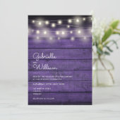 String Lights Rustic Lila Wood Wedding Einladung (Stehend Vorderseite)