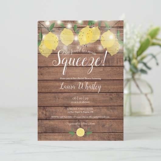 String Lights Rustic Main Squeeze Brautparty Einladung (Stehend Vorderseite)