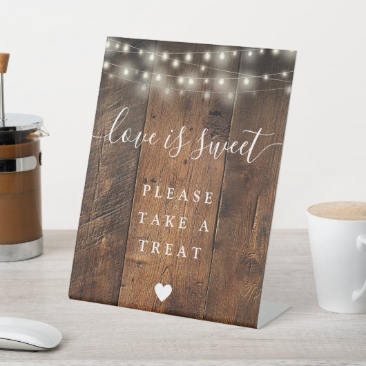 String Lights Rustic Wood Liebe ist süße Gefallen Sockelschild (In SItu)
