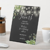 Stringleuchten, grün, schwarz und weiß sockelschild (In SItu)