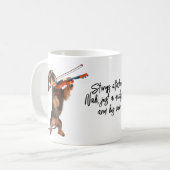Strings Angehängte Drahthaar Dackel und Violine Kaffeetasse (Vorderseite Links)