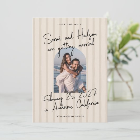 Striped Modern Handwritten Script Photo Wedding Save The Date (Stehend Vorderseite)