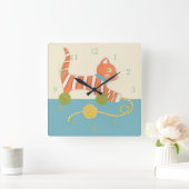 Striped Toy Cat with Ball of String Quadratische Wanduhr (Zuhause)