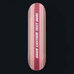 Stripes Muster Benutzerdefinierte Textskateboards Skateboard<br><div class="desc">Ändern Sie das Textfeld in das gewollt Textfeld. Sie können auch den Schriftart und seine Größe und Farbe ändern, indem Sie die Funktion "Anpassen" verwenden, sowie weitere Textfelder hinzufügen, wenn Sie möchten. Sehen Sie in meinem Geschäft für weitere Artikel mit und Farbwahl von diesem Design.</div>