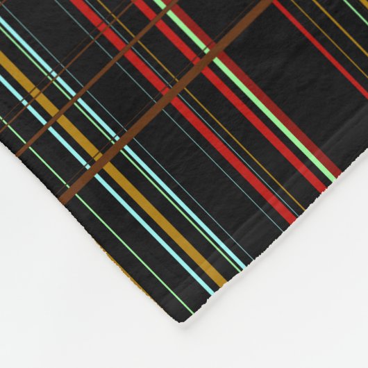 Stripte Dreiecksformen mit Initialen auf schwarz Fleecedecke (Ecke)