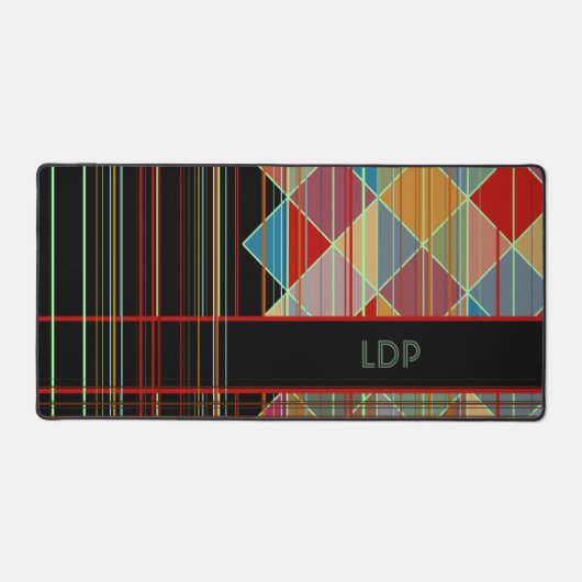 Stripte Dreiecksformen mit Initialen auf schwarz Schreibtischunterlage (Vorderseite)