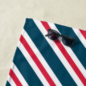 Stripte Segelboote Personalisiertes Badetuch (Beispiel)