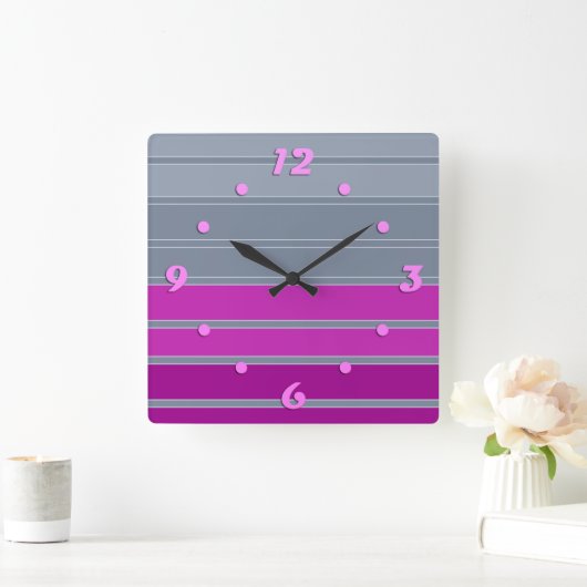 Striptes graues lila Modemuster Quadratische Wanduhr (Zuhause)