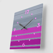 Striptes graues lila Modemuster Quadratische Wanduhr (Winkel)