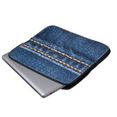 Strohdenim: Nähte Jeans Textur. Laptopschutzhülle (Vorne Knopf)