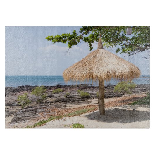 Strohsonnenschirm, KOH Lanta, Krabi, Thailand Schneidebrett (Vorderseite)