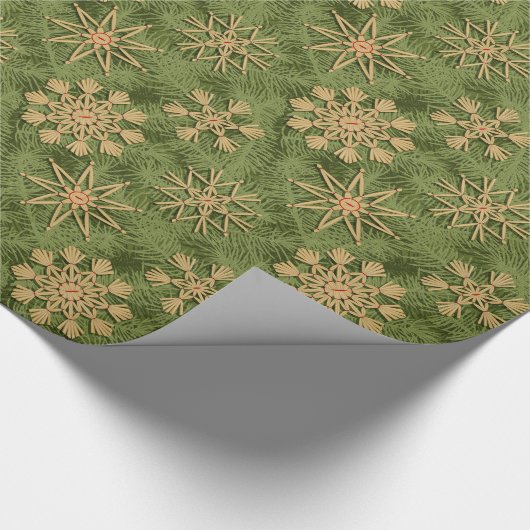 Strohsterne on Pine Tree Geschenkpapier (Ecke)