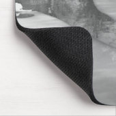 Strom im Winter B&W Mousepad (Ecke)