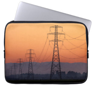 Strommasten bei Sonnenuntergang Laptopschutzhülle