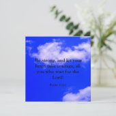 Strong Courage Bible Verse Blue Sky White Clouds Karte (Stehend Vorderseite)