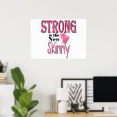 STRONG ist die neue Skinny! mit rosa Boxhandschuhe Poster (Heimbüro)