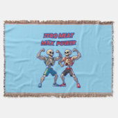 Strong to the Bone – Funny Skeleton Muscle Design Decke (Vorderseite)