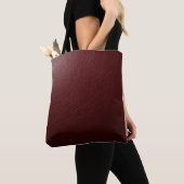 Strukturiertes dunkelrotes Leder Tasche (Von Nahem)