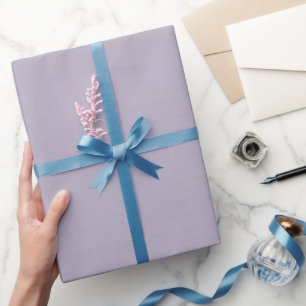 Strukturiertes Helllila Geschenkpapier