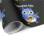 Strumming Bird Funny Animal Pub Dark BG Geschenkpapier (Rolleneckpunkt)