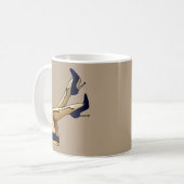 Strümpfe und blauer Stilett-Heels Kaffeetasse (Vorderseite Links)