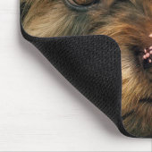 Struppiger Hund mit einem Geburtstagscupcake Mousepad (Ecke)