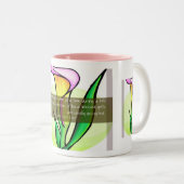 Stuart fasst Tasse ab (VorderseiteRechts)