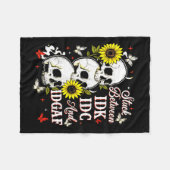 Stuck Between Idk, I And Idgaf Sunflower Skull Sar Fleecedecke (Vorderseite (Horizontal))