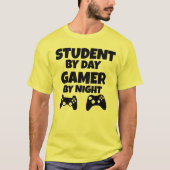 Student by Day Gamer by night lustige Gamer T-Shirt (Vorderseite)