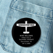 Studentenpilot First Solo Flugzeug mit sonniger Ku Button