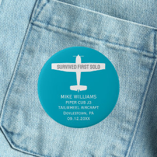 Studentenpilot First Solo Flugzeug mit sonniger Ku Button
