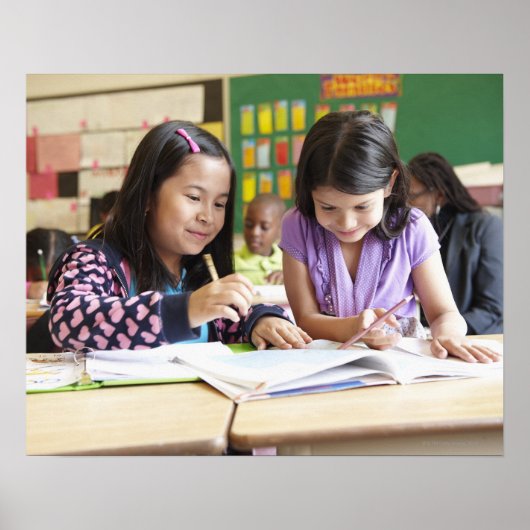 Students working together in classroom poster (Vorne)