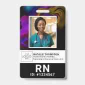 Studierende des Gesundheitswesens, die sich für da Ausweis (Front)