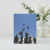 Studierende, die Mörtelplatten werfen, Ankündigungspostkarte (Stehend Vorderseite)