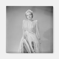 Studio-Porträt junger Frau in der Nacht