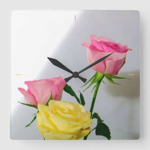 Studio Rose Bouquet. Quadratische Wanduhr