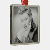 Studio-Schuss Silbernes Ornament (Rechts)