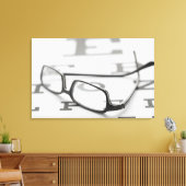 Studioaufnahme von Brillen auf Augendiagramm Leinwanddruck (Insitu (Wohnzimmer))