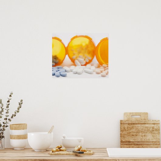 Studiofoto mit Medikamentenflasche Poster (Küche)