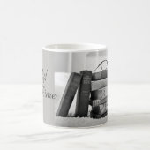 Studium/Nickerchen Zeitbücher Schwarz & Weiß Kaffeetasse (Mittel)