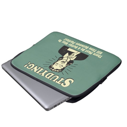 Studium: Tote Zeit Laptopschutzhülle (Vorne Knopf)