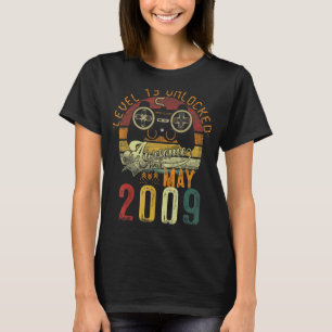 Stufe 13 Phantastisch seit Mai 2009 Vinatge V T-Shirt